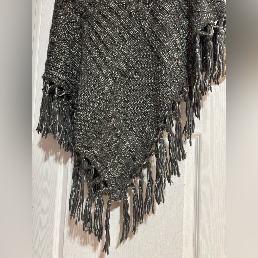 Torrid Cable Knit Chunky Tassel Grey V-Neck Poncho Shall Wrap One Size - Picture 4 of 6